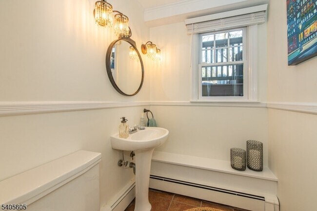 Building Photo - 237 Morris Ave