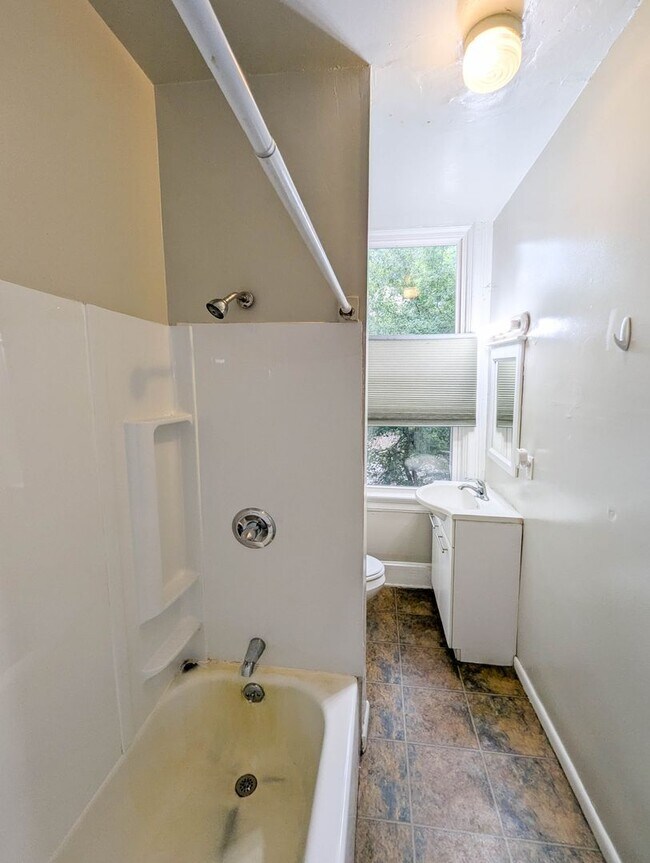 Building Photo - 32 Conklin St