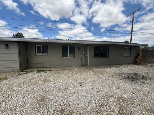 Building Photo - 40360 Mayberry Ave