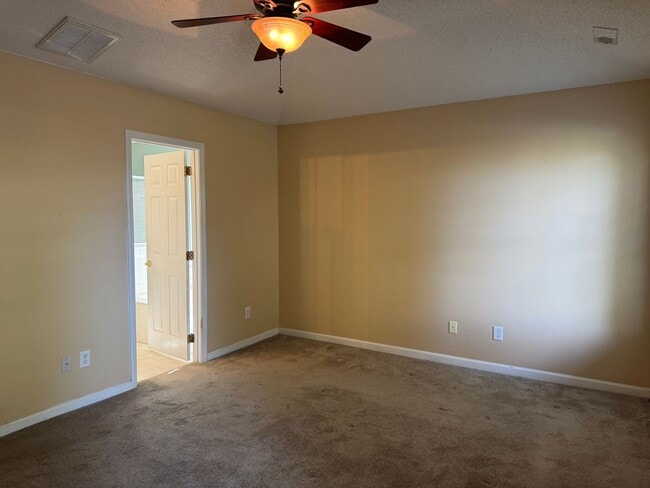 Building Photo - Three Bedroom Ranch in Cornelius