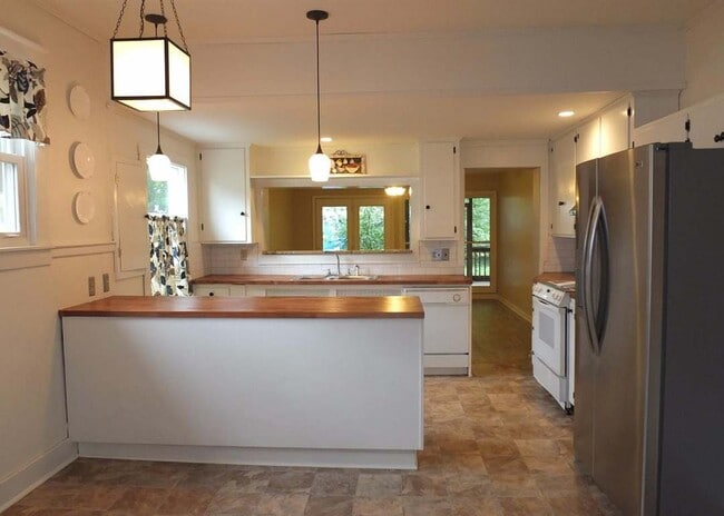 Building Photo - 152 Penmoken Park
