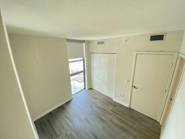 Building Photo - 1100 S Miami Ave