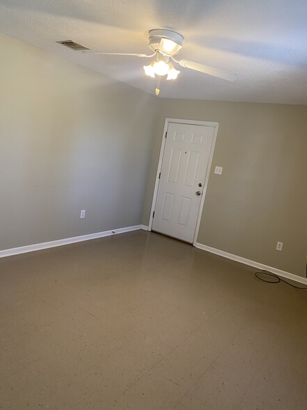 Building Photo - 2702 Cypress St