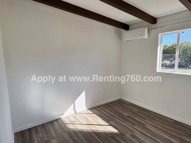 Building Photo - Updated 4 Bed 2 Bath Home!