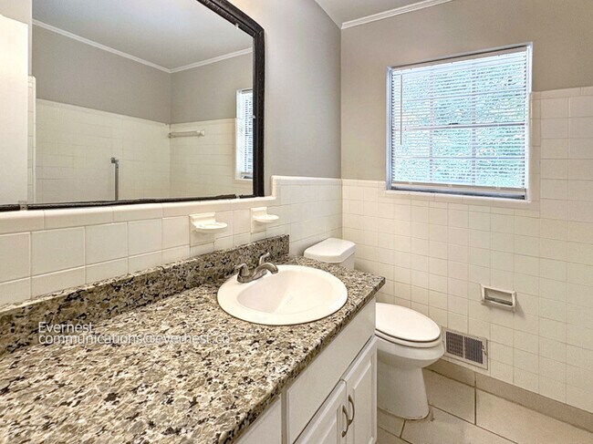 Building Photo - 976 Ridgewood Cir