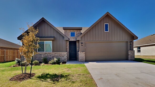 Building Photo - A Very Stunning and Spacious 4 Bedroom 2 Bath Home in Putnam City Schools