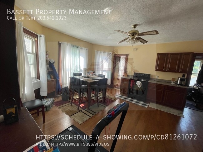Building Photo - 92 Meadow St