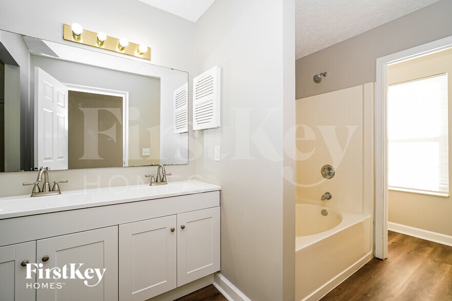 Building Photo - 2445 Linbaugh Rd