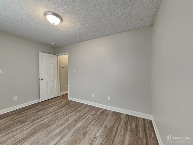 Building Photo - 607 Kingville Dr