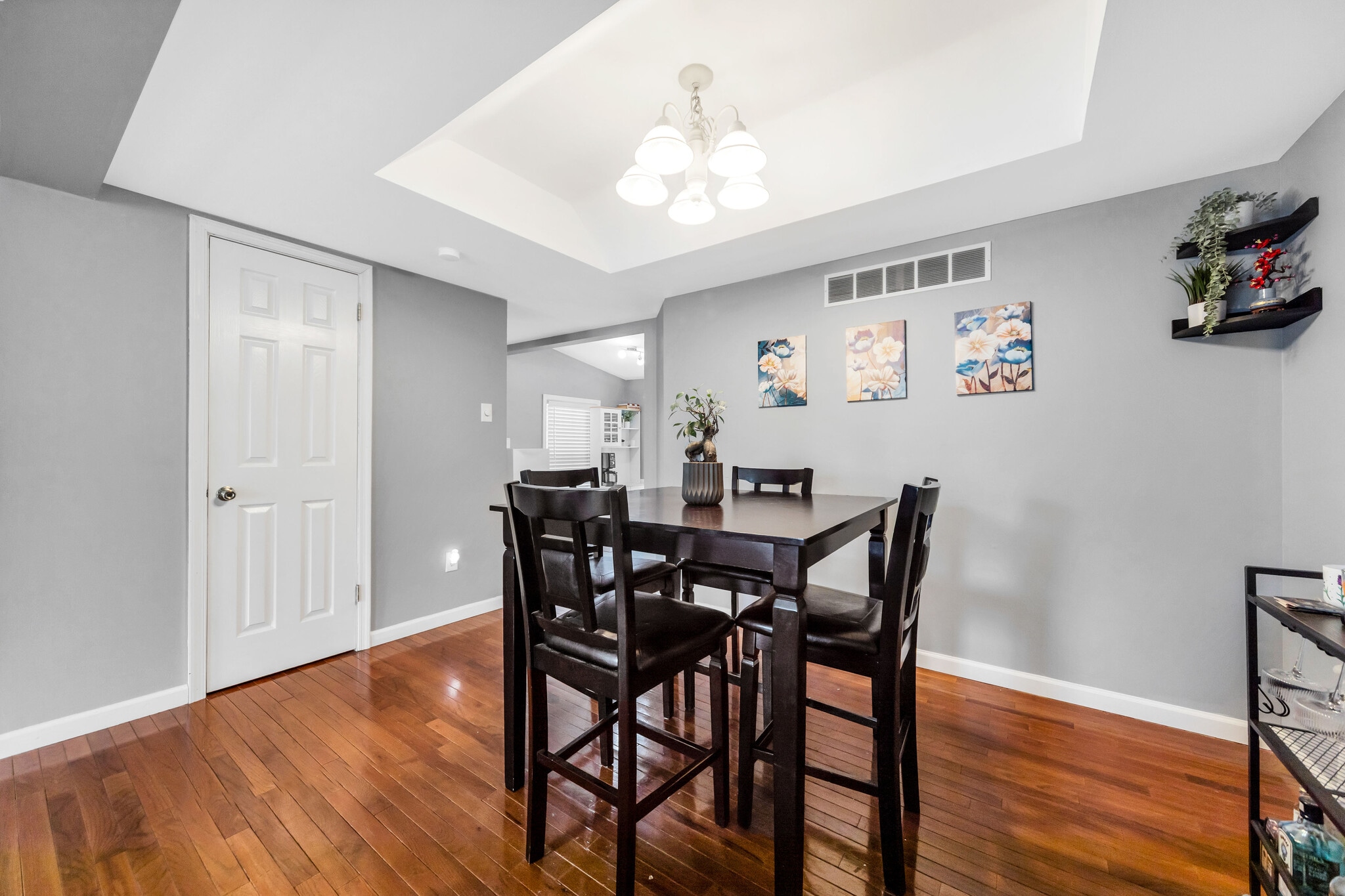 Dining - 37 Curry Ln