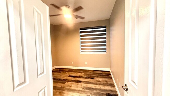 Building Photo - Five bedroom home in Henderson with downstairs bedroom and pool And Spa