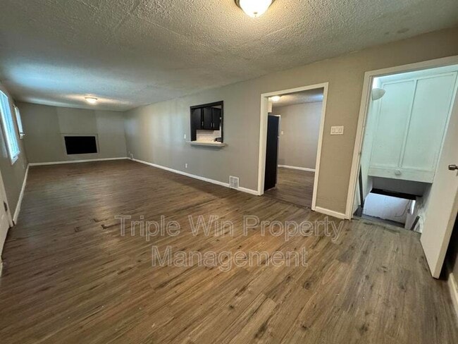 Building Photo - 9609 Winkler Dr