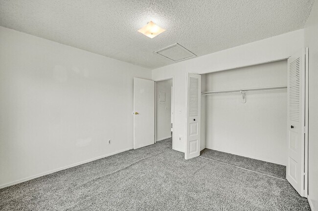 Building Photo - 1051 Mazatlan Cir