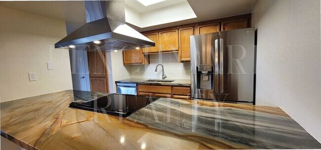 Building Photo - Beautifully remodeled huge 2 bedroom 2 bath with large balcony on the river!