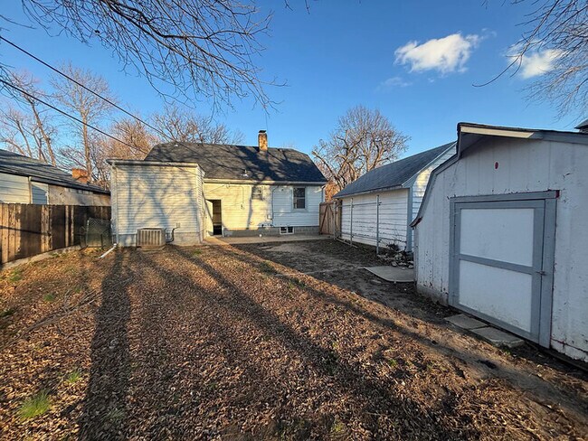 Building Photo - 635 N Chautauqua Ave