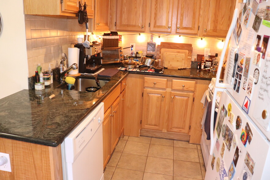 Building Photo - 52 Queensberry St