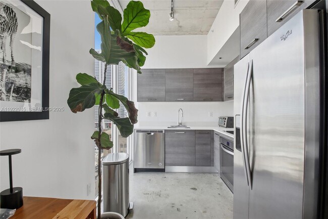 Building Photo - 151 SE 1st St