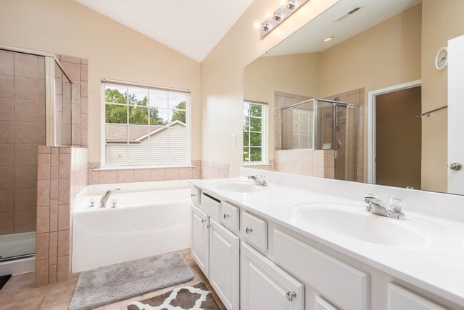 Building Photo - Beautiful Home in Lochside Neighborhood