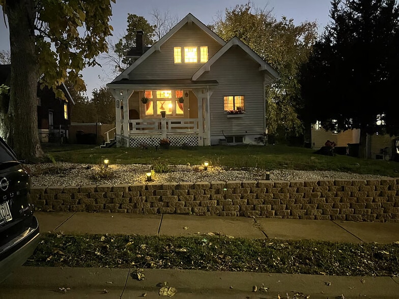 Building Photo - 8304 Buchanan Ave