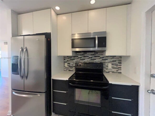 Building Photo - 2471 SW 82nd Ave