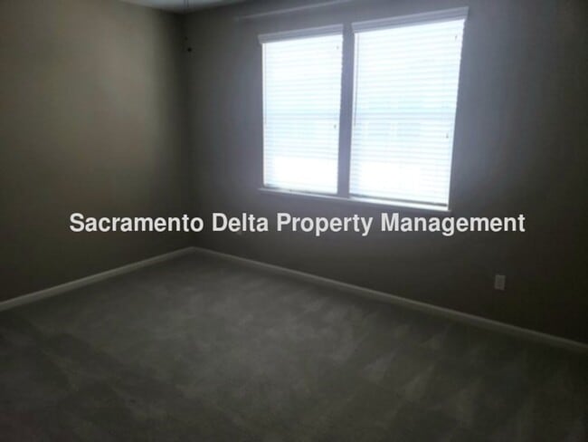 Building Photo - Adorable 2 bedroom 2 bath condo