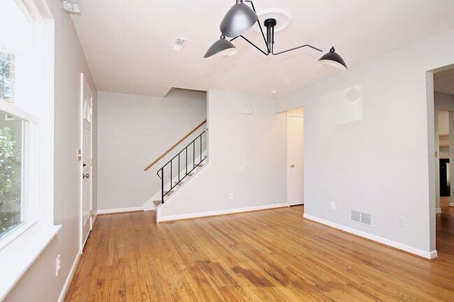 Building Photo - Pet-Friendly Duplex With Fenced Yard