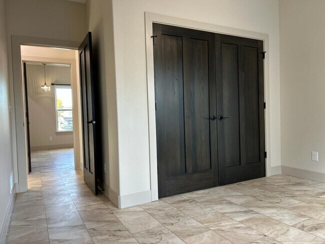 Building Photo - 940 M St SW