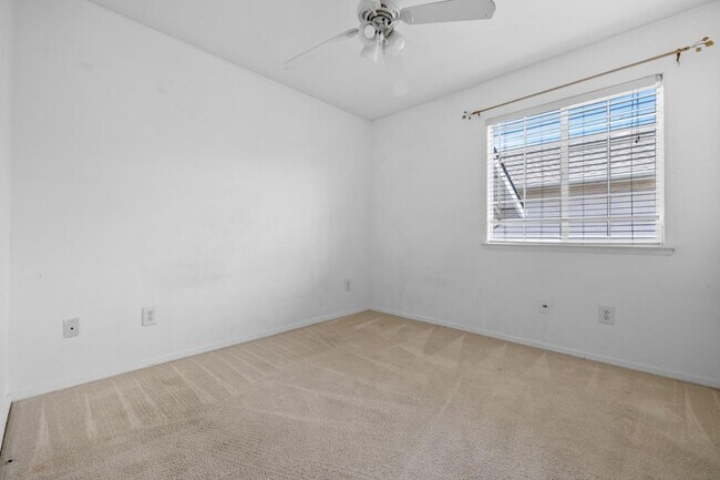 Building Photo - 1415 Stoney Creek Rd