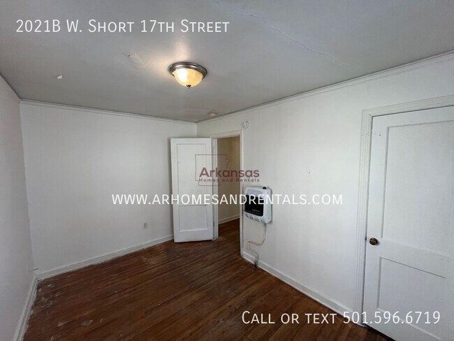 Building Photo - 2021B W. Short 17th Street-