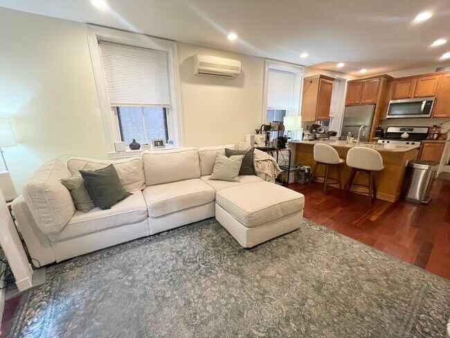 Building Photo - 76 W Cedar St