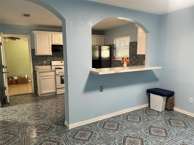 Building Photo - 8340 Folkstone Ln