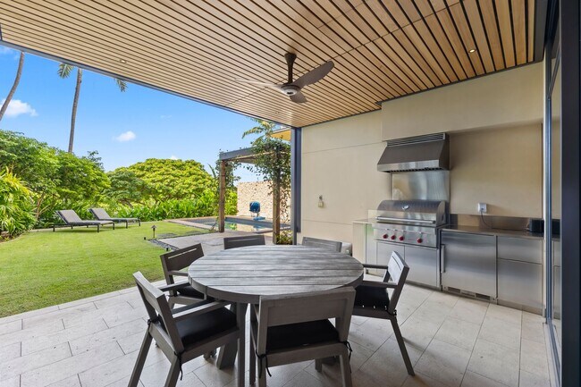 Building Photo - Park Lane 5305 - 3BR w/Swimming Pool and Yard!