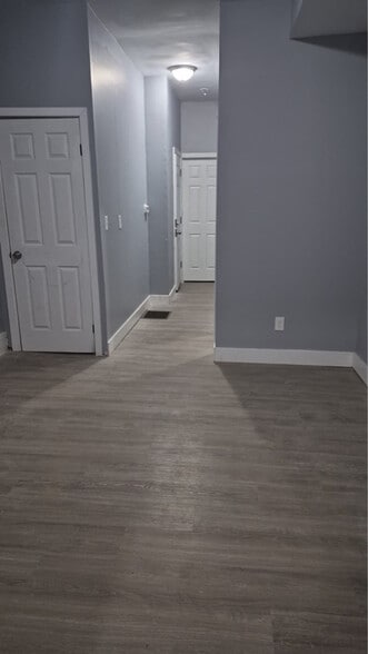 Building Photo - 14 Dickinson St