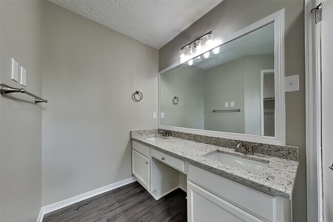 Building Photo - 25814 Richards Rd