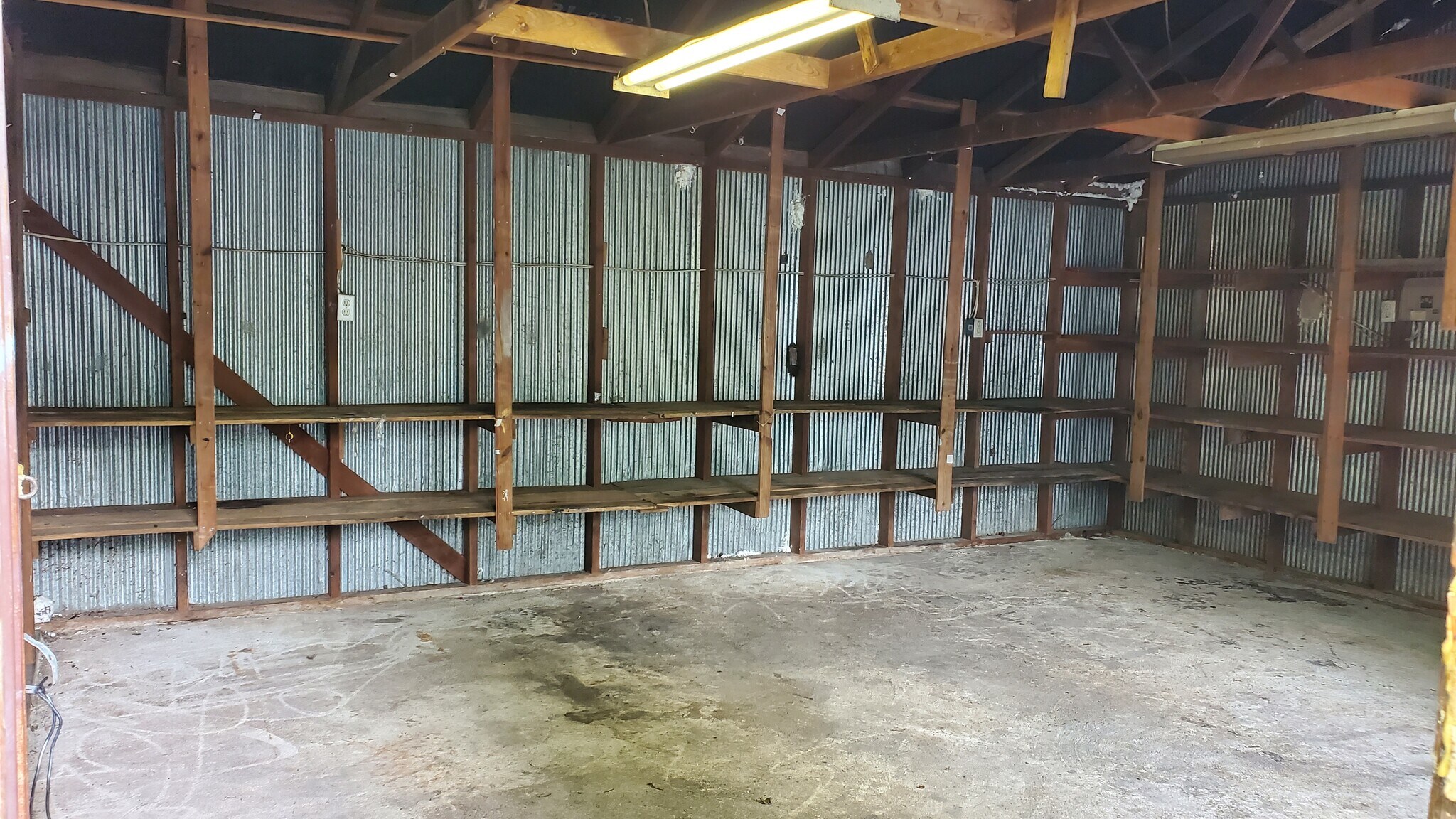 Building Photo - 20936 Dawn Hill East Rd