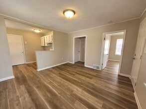 Building Photo - Pet Friendly Home near SW 9th, minutes fro...