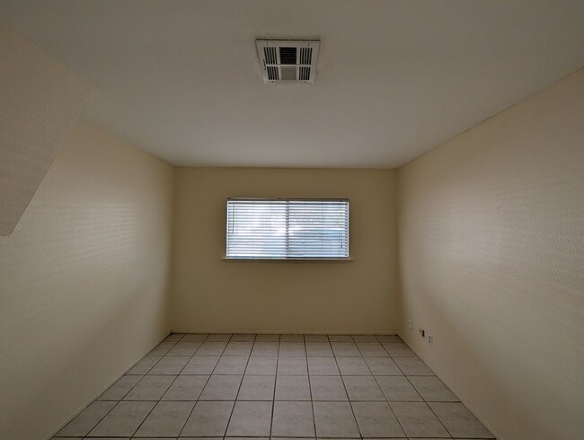 Building Photo - Walk to the Comal River, Schlitterbahn, & Downtown NB /1/1 Duplex with Courtyard! Includes Fridge...