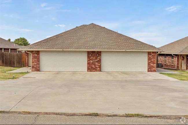 Building Photo - 1609 Lawter