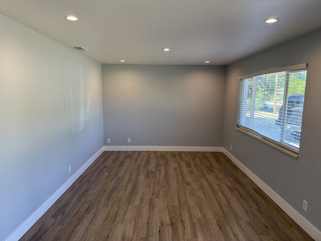 Building Photo - 3934 Mercury Dr