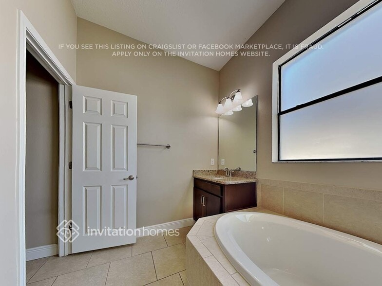 Building Photo - 1892 Tonka Terrace