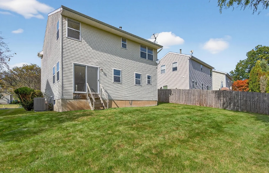 Building Photo - 29A Mapleridge Ave