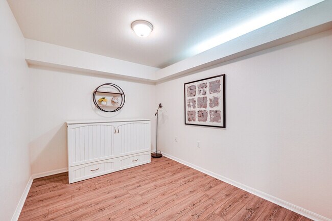 Building Photo - 4940 Cougar Ct S