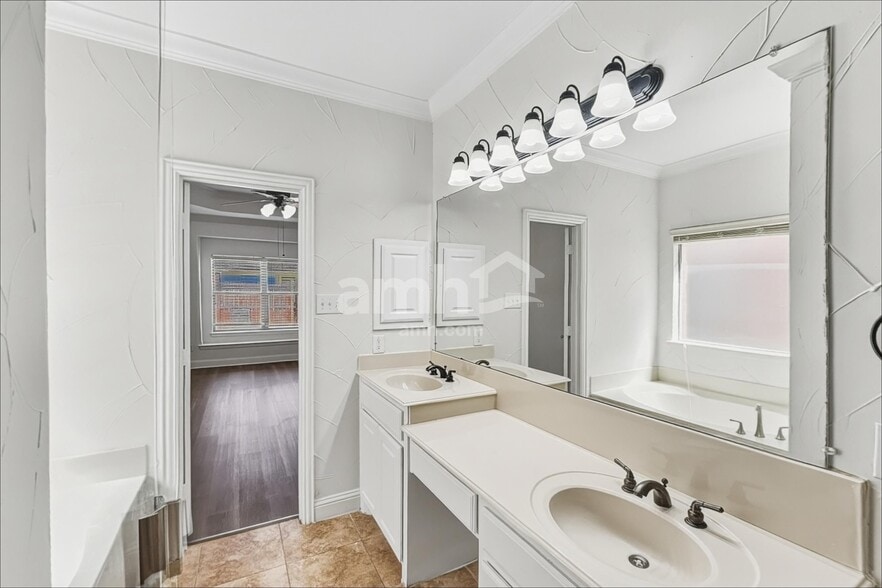 Building Photo - 1009 Atlanta Dr