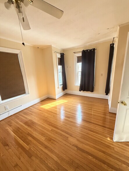 Bedroom 1 (Downstairs) - 36 Pratt St