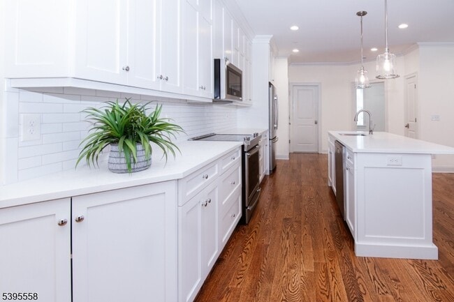 Building Photo - 29 Euclid Ave