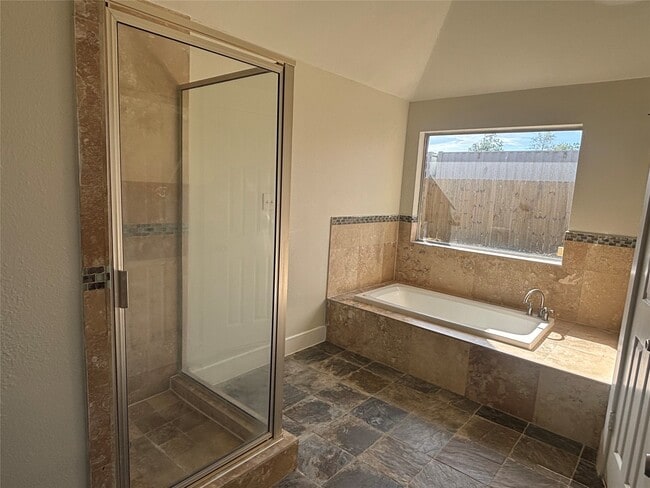 Building Photo - 2014 Lexington Woods Dr