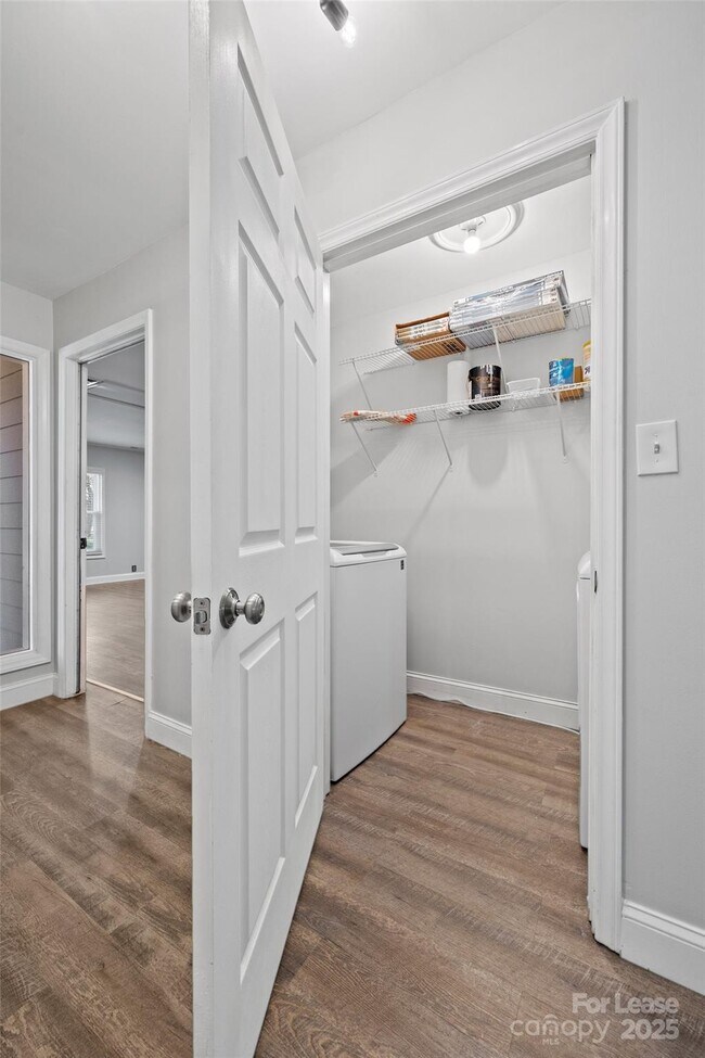 Building Photo - 6801 Stillmeadow Dr