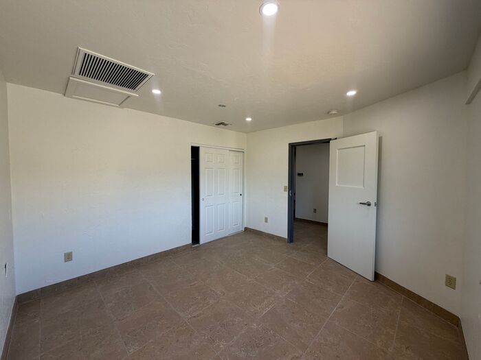 Building Photo - 1741 N 6th Ave