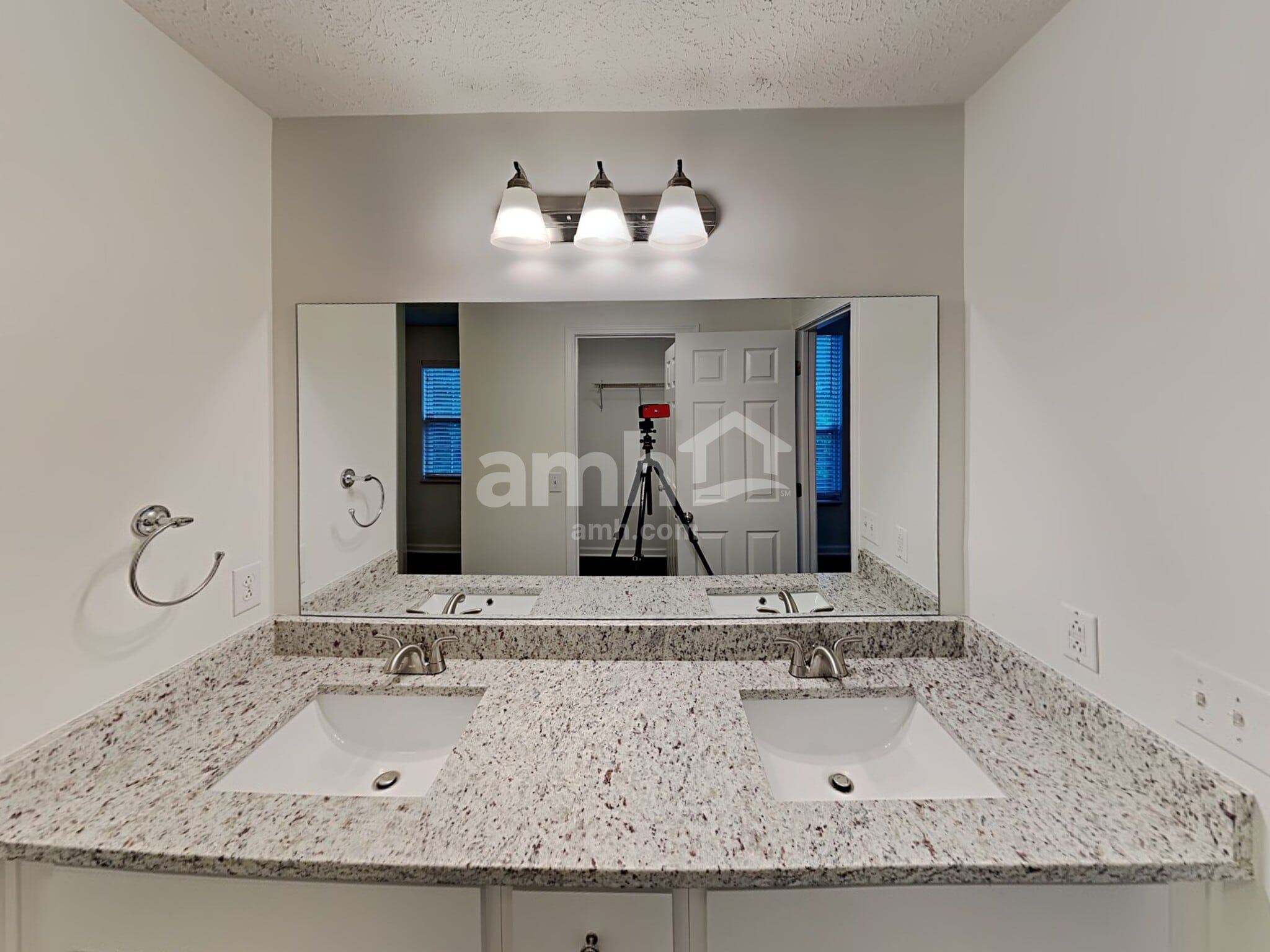 Building Photo - 2926 Melbourne Terrace