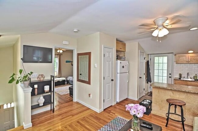 Building Photo - 12 Fisher St